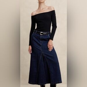 BNWT Banana Republic Dark Blue Denim Split front Skirt size 2P $90